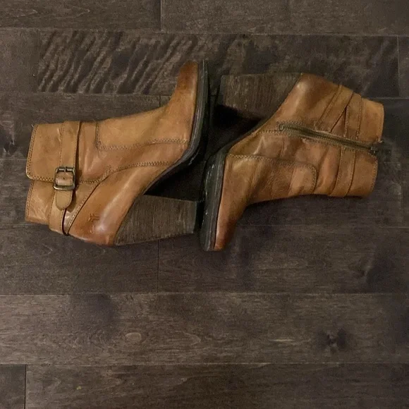 Frye Patty Riding Bootie 7.5 - Picture 9 of 10